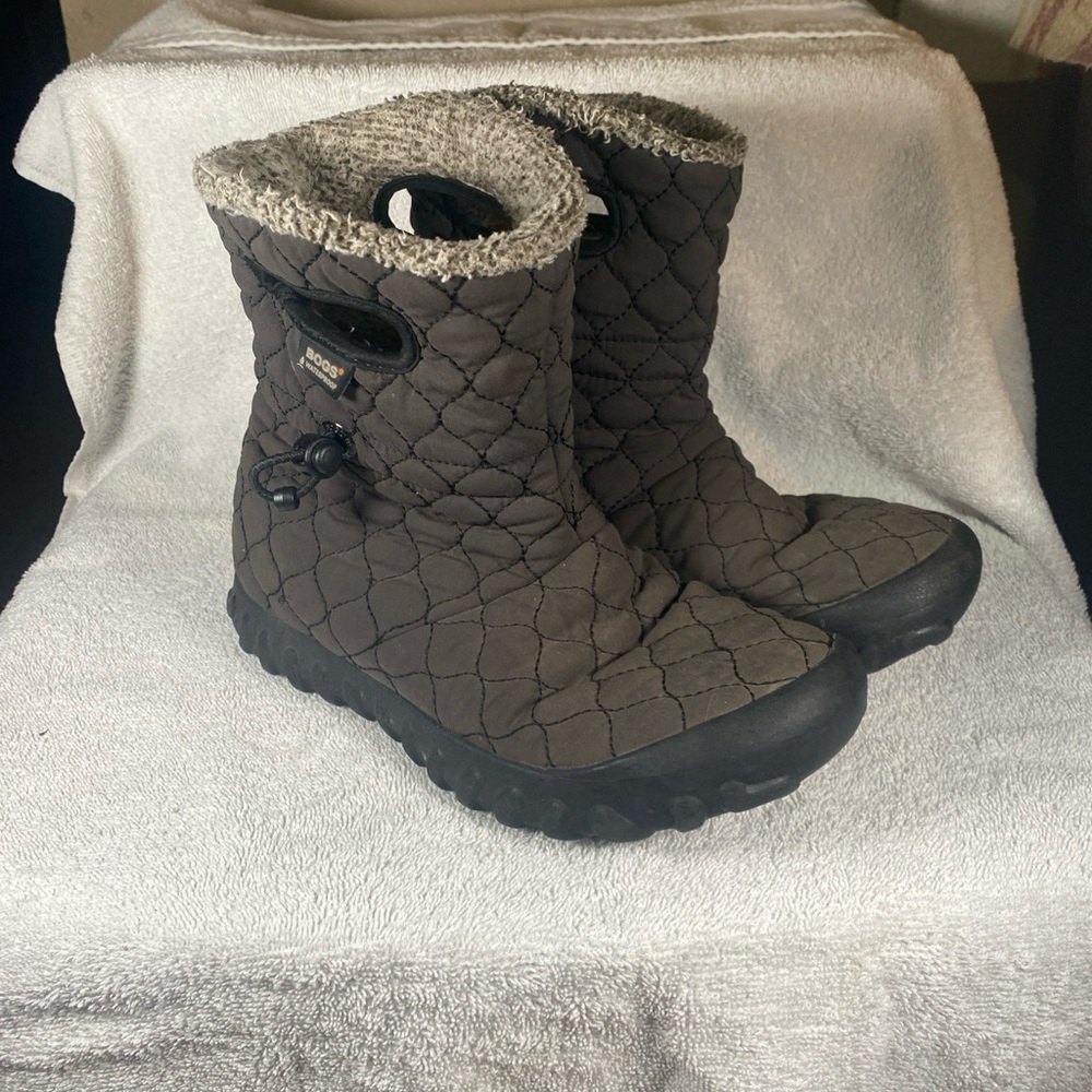 🛑SOLD🛑Bogs Waterproof Bootie Size 7 Quilted Puffy Winter Grey/black